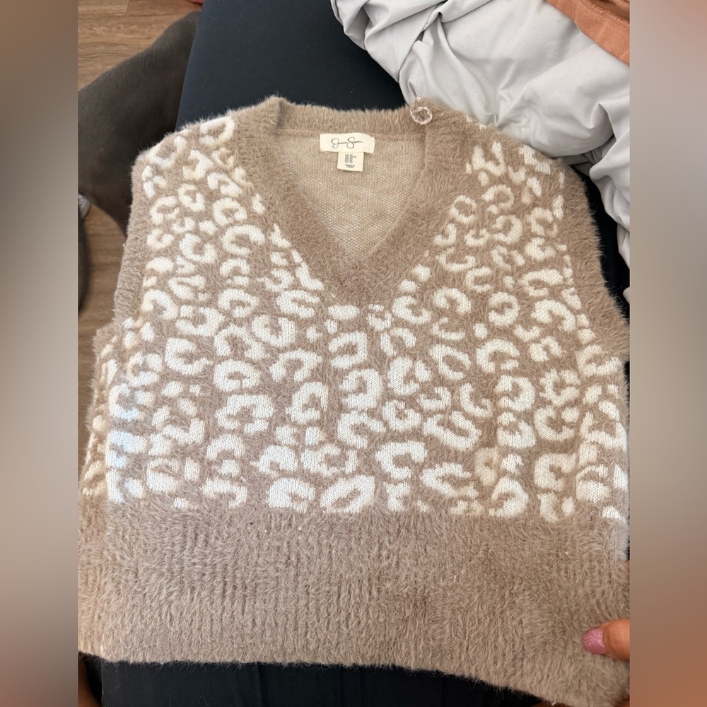 Jessica Simpson Beige and White V-Neck Sweater Vest